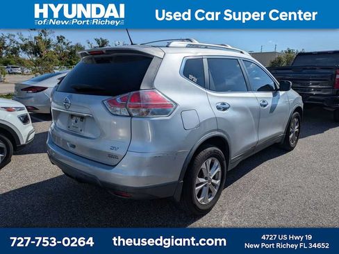 Used 2015 Nissan Rogue SV FWD image 2