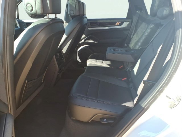 Used 2024 Porsche Cayenne AWD/4WD image 22