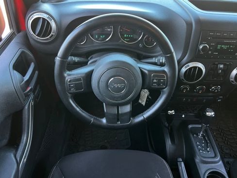 Used 2018 Jeep Wrangler Unlimited Sahara AWD/4WD image 16