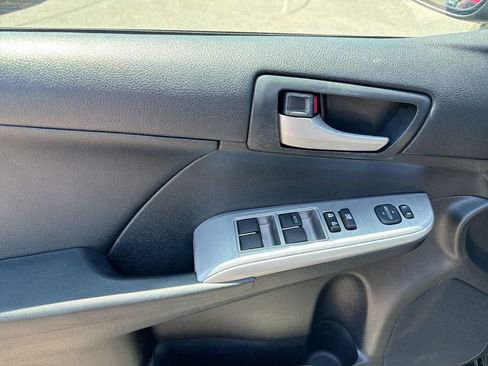 Used 2013 Toyota Camry SE FWD image 19