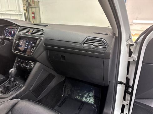 Used 2018 Volkswagen Tiguan SEL Premium AWD/4WD image 29