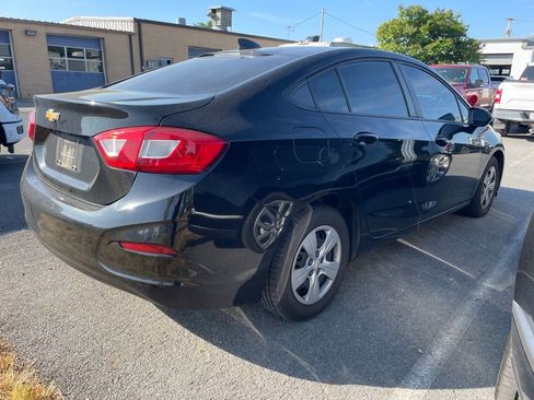 Used 2018 Chevrolet Cruze LS image 4