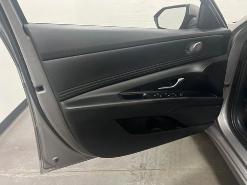 Used 2023 Hyundai Elantra Limited image 13