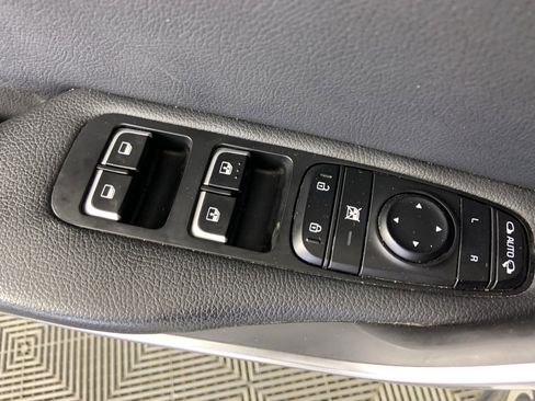 Used 2018 Kia Stinger GT image 19