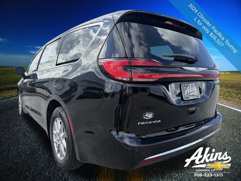Used 2024 Chrysler Pacifica Touring-L image 8