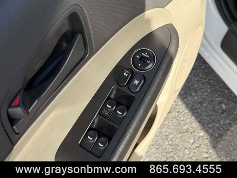 Used 2011 Hyundai Elantra GLS image 12