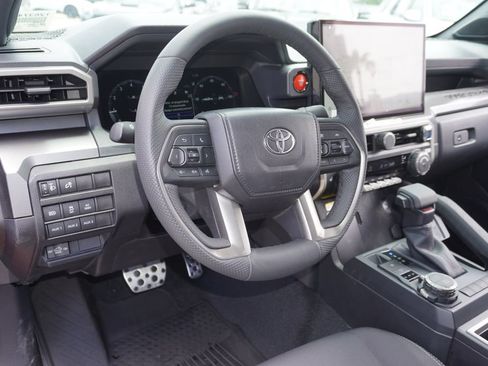 Used 2026 Toyota Tacoma TRD Sport w/ TRD Sport Upgrade Package AWD/4WD image 4