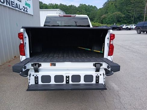 Used 2025 Chevrolet Silverado 1500 Custom RWD image 9