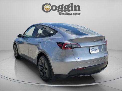 Used 2025 Tesla Model Y Long Range AWD/4WD image 2