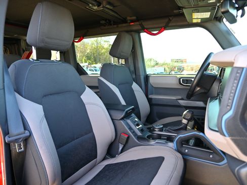 Used 2022 Ford Bronco Wildtrak image 9