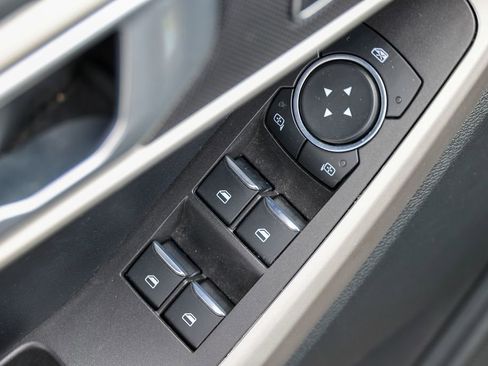 Certified 2023 Ford Explorer XLT w/ Equipment Group 202A image 5