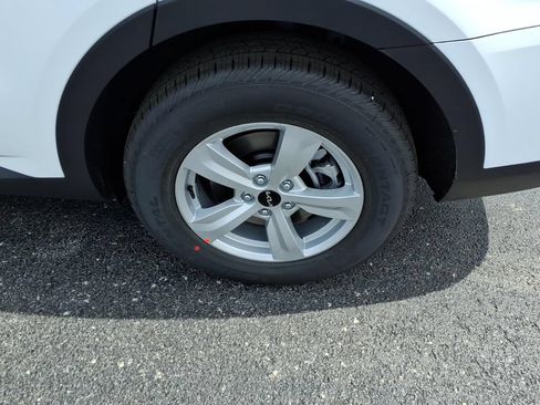 Certified 2026 Kia Sorento LX FWD image 8