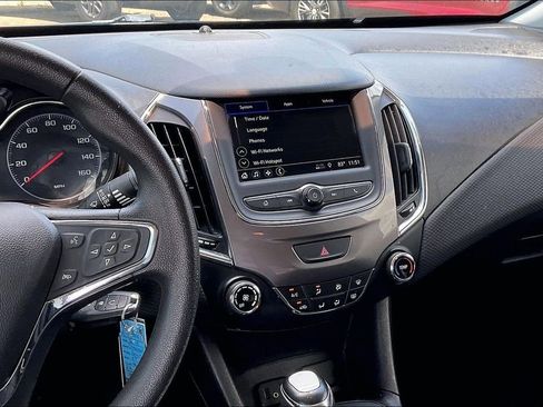 Used 2019 Chevrolet Cruze LS w/ LS Convenience Package FWD image 9