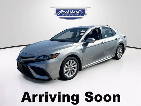 Used 2024 Toyota Camry SE FWD image 2