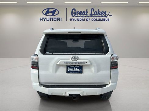 Used 2018 Toyota 4Runner SR5 Premium image 4