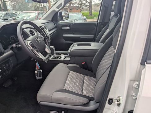 Used 2019 Toyota Tundra SR5 w/ Convenience Package image 14