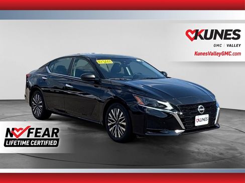 Used 2025 Nissan Altima 2.5 SV FWD image 1