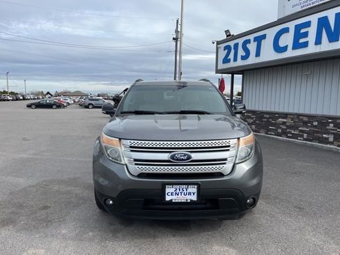 Used 2014 Ford Explorer XLT image 2