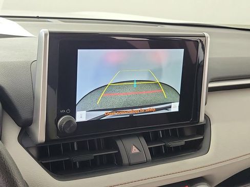 Used 2025 Toyota RAV4 XLE FWD image 29