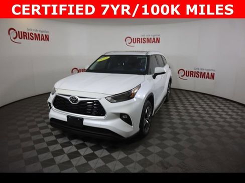 Used 2023 Toyota Highlander XLE FWD image 2