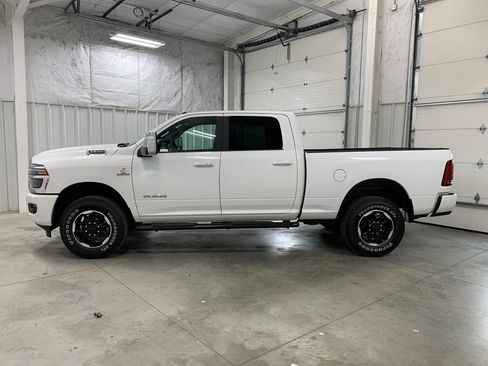 Used 2026 RAM 2500 Laramie AWD/4WD image 3