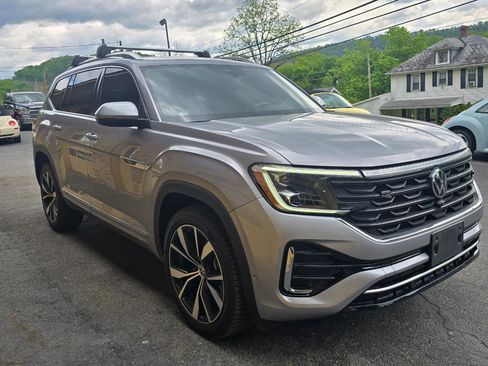 Used 2024 Volkswagen Atlas SEL Premium R-Line AWD/4WD image 8