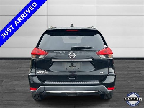 Used 2018 Nissan Rogue SV w/ Premium Package image 3