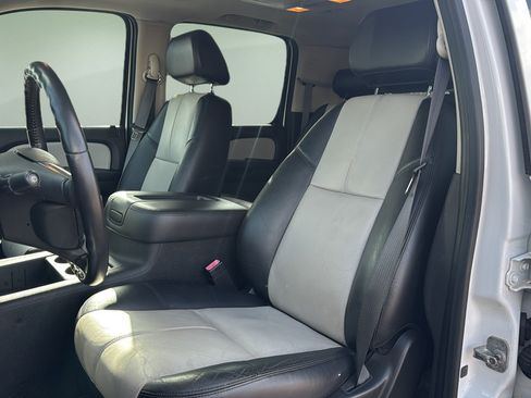 Used 2008 Chevrolet Suburban LT AWD/4WD image 10