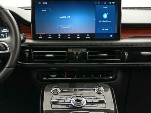 Used 2023 Lincoln Nautilus Reserve AWD/4WD image 15