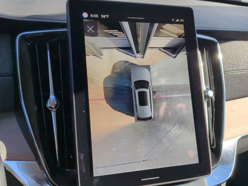 Used 2025 Volvo XC90 B6 Plus image 23