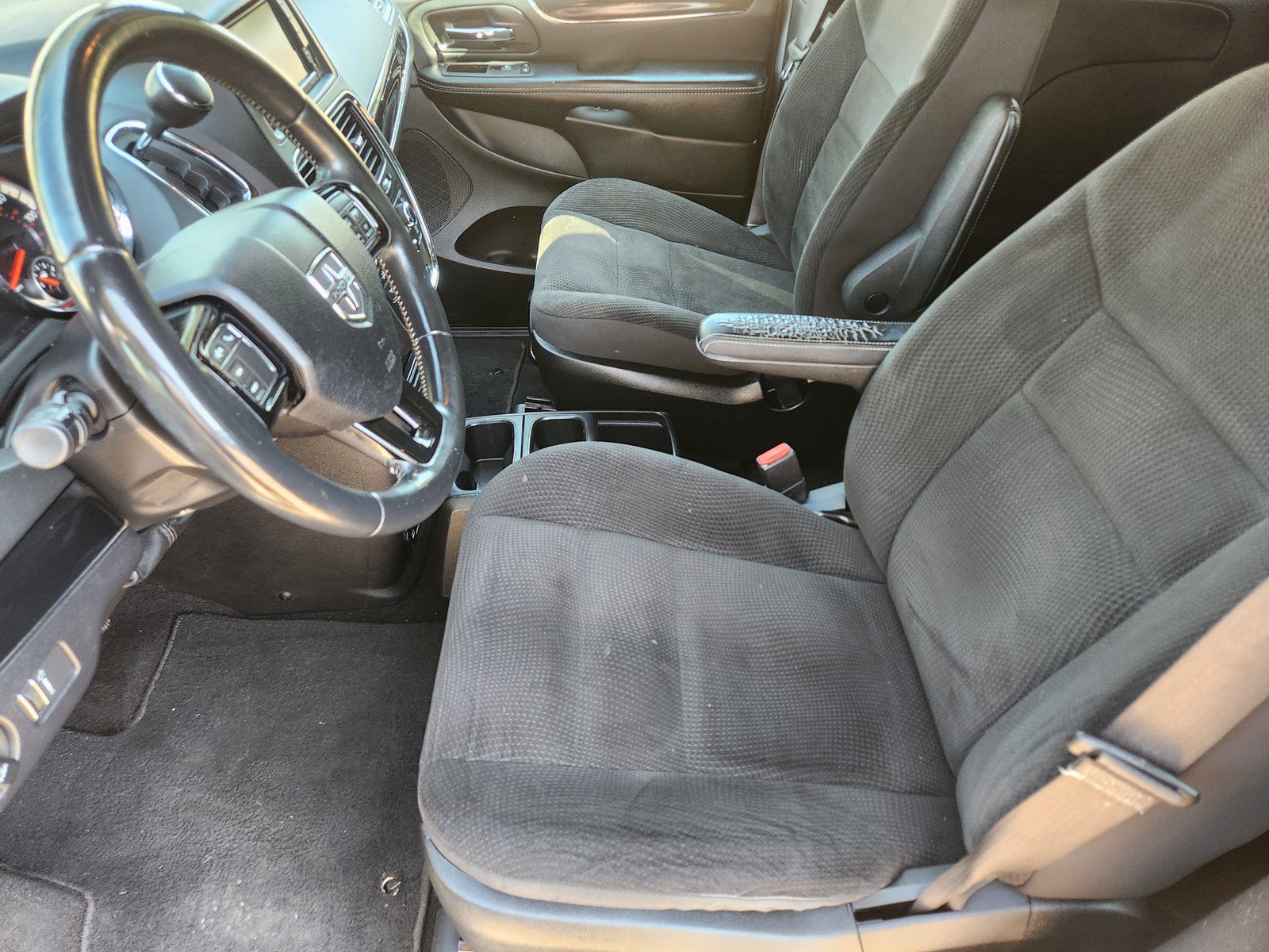 Used 2018 Dodge Grand Caravan SE FWD image 10