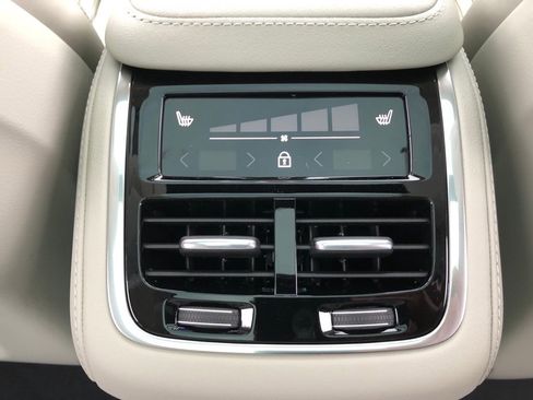 New 2026 Volvo XC90 B6 Ultra w/ Protection Package image 38