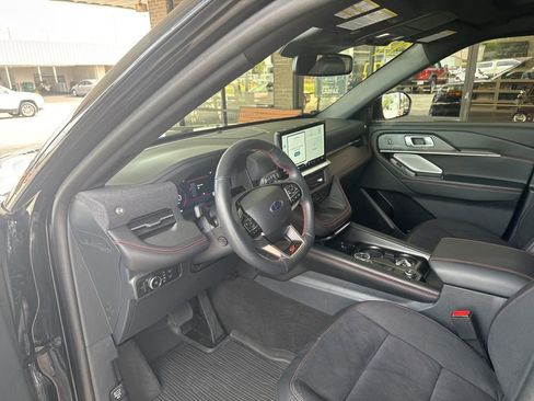 Certified 2025 Ford Explorer ST image 10