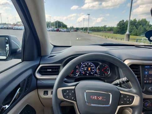 Certified 2023 GMC Acadia Denali w/ Denali Ultimate Package AWD/4WD image 13