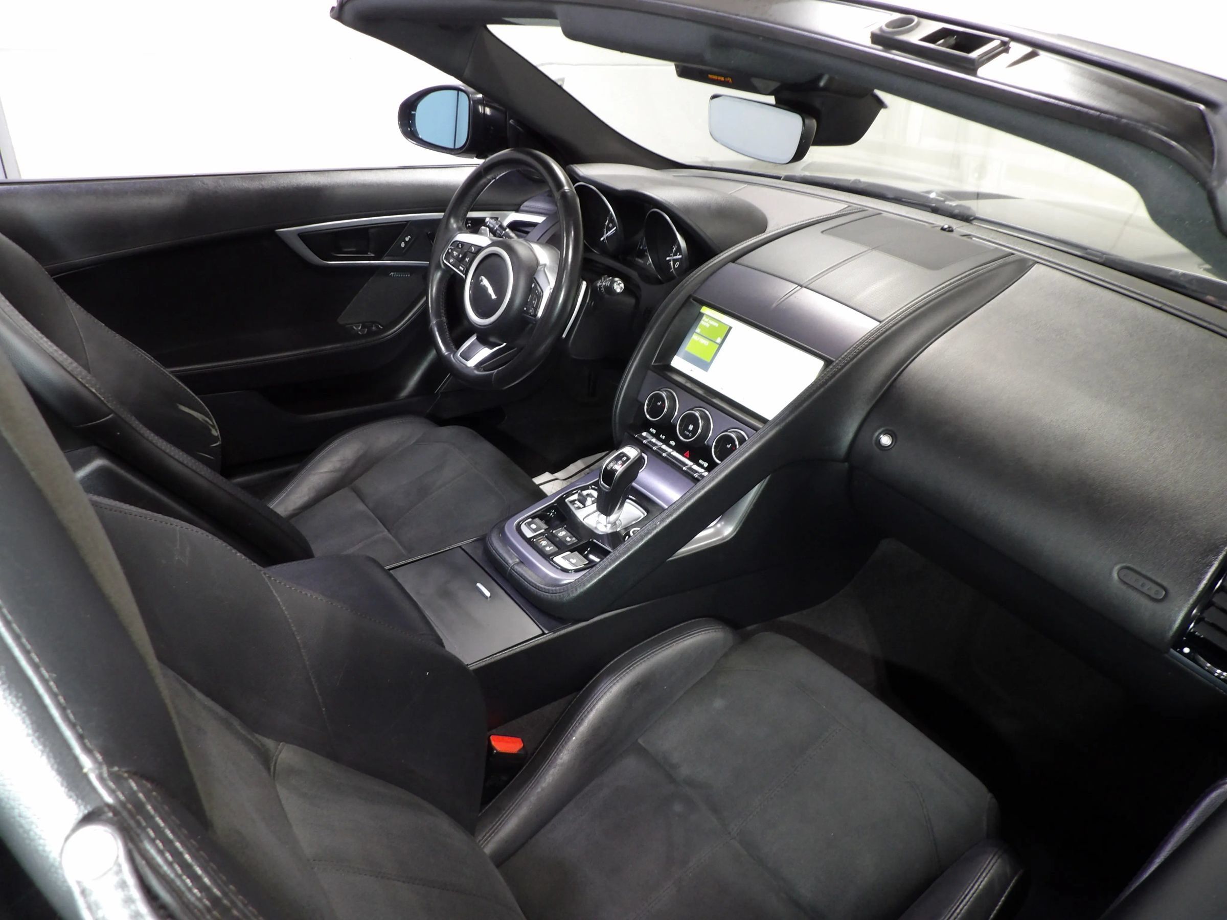 Used 2020 Jaguar F-TYPE Convertible RWD image 23