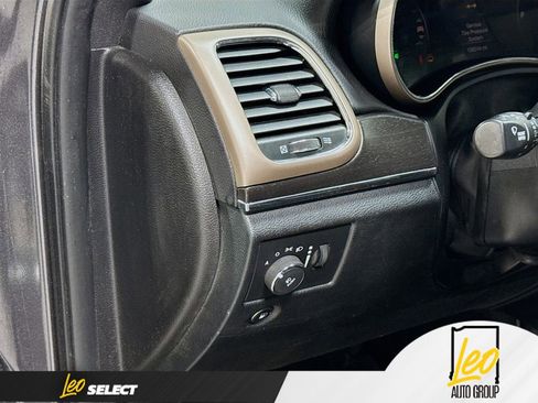 Used 2016 Jeep Grand Cherokee Limited AWD/4WD image 10