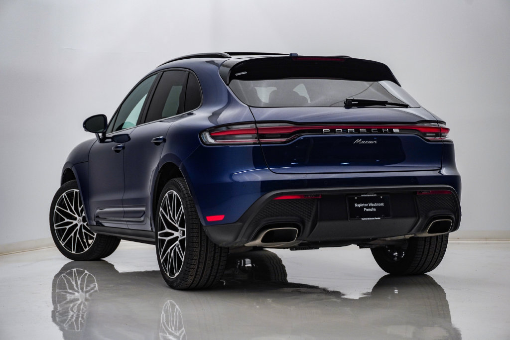 Certified 2026 Porsche Macan AWD/4WD image 3