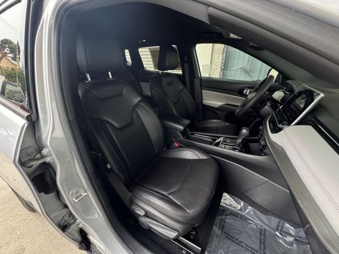 Used 2025 Jeep Compass Limited image 36