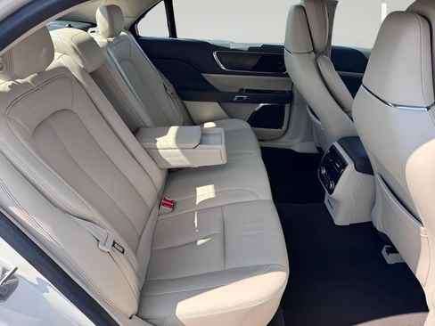 Used 2019 Lincoln Continental Reserve FWD image 34