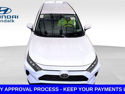 Used 2022 Toyota RAV4 LE image 3