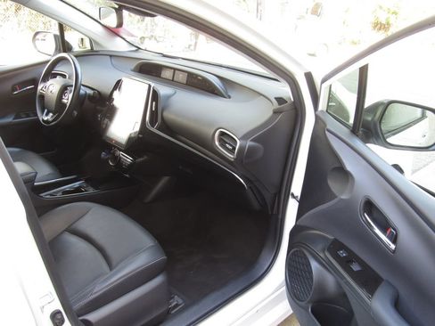 Used 2021 Toyota Prius Prime Limited FWD image 20