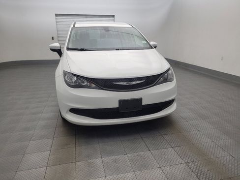 Used 2022 Chrysler Voyager LX FWD image 14