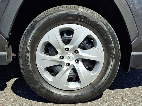 Used 2022 Toyota RAV4 LE image 8