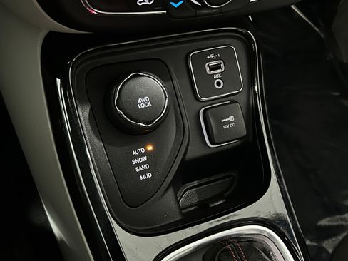 Used 2019 Jeep Compass Limited AWD/4WD image 13