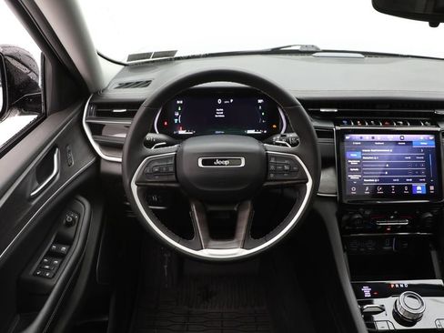 Used 2023 Jeep Grand Cherokee 4WD 4xe image 13
