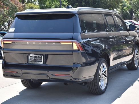 New 2025 Lincoln Navigator L Reserve image 7