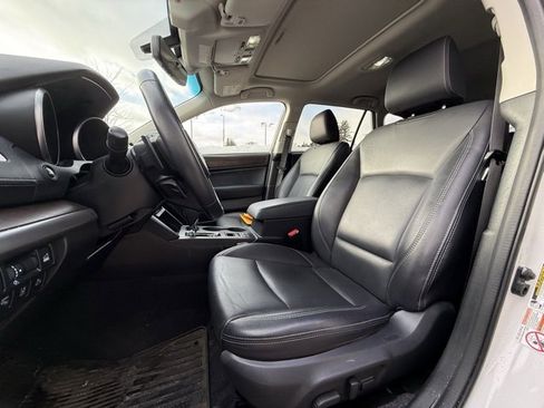 Used 2018 Subaru Outback 2.5i Limited image 5