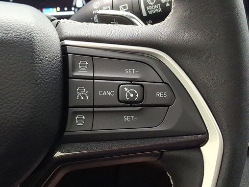 Used 2023 Jeep Grand Cherokee L Laredo AWD/4WD image 25