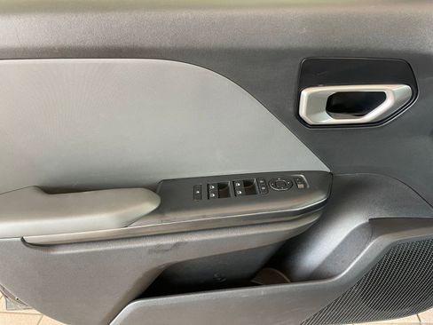 Used 2025 Kia K4 LXS image 18