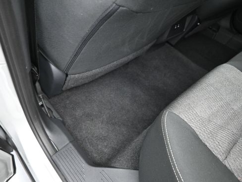 Used 2025 Nissan Rogue SV AWD/4WD image 18